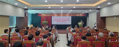 Đảng ủy LHHVN tổ chức Lễ trao huy hiệu Đảng và Hội nghị chuyên đề Nước Việt Nam là một, dân tộc Việt Nam là một