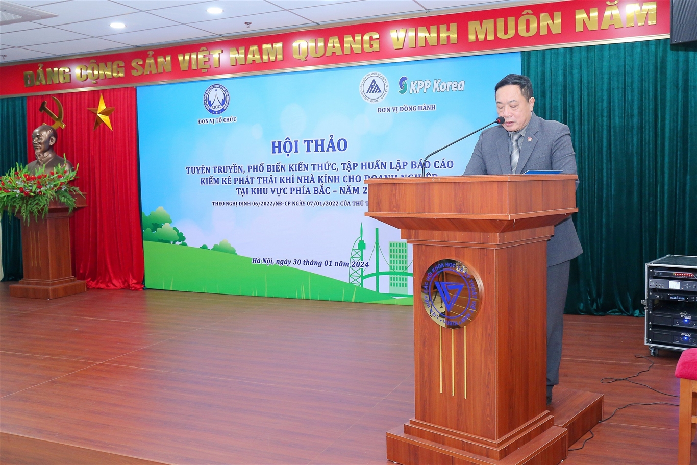 Phó Chủ tịch thường trực Hội đồng Khoa học - Trung tâm Chứng nhận Chất lượng và Phát triển Doanh nghiệp Nguyễn Ngọc Kim Anh phát biểu khai mạc